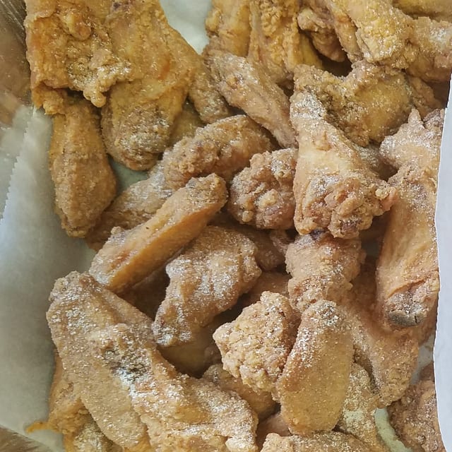 8 Pieces Wing Dings.